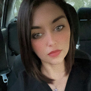 Meet your Posher, Corina